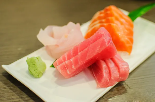 Conjunto Sashimi de salmão fresco e atum em bruto — Fotografia de Stock