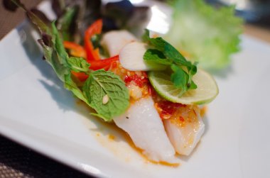 limon ve biber sosu balık buğulama