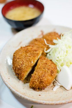 derin kızarmış domuz lahana ile ayarla