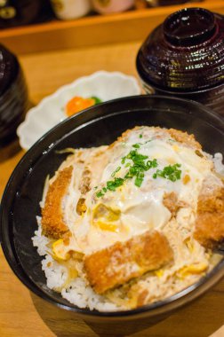 diepe gebakken varkensvlees rijst, katsudon