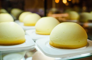 taze kubbe şekli peynirli kekler Pastane Dükkanı