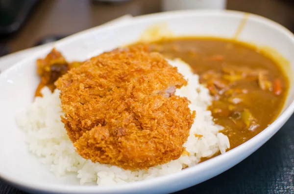 Arroz al curry con cerdo frito, comida japonesa —  Fotos de Stock