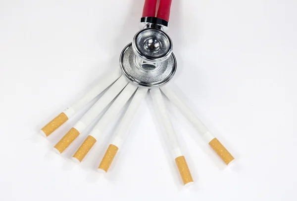 Stethoscope and cigarette — Stock Photo, Image
