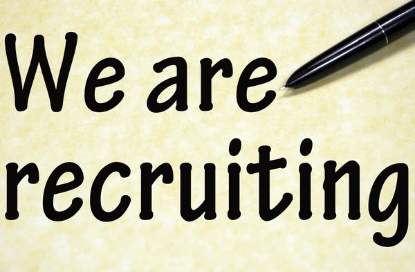 We are recruiting title written with pen on paper — Stock Photo, Image