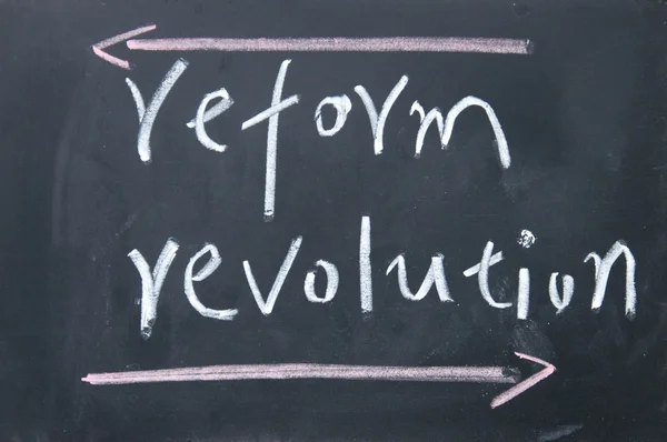 Reform or revolution choice — Stock Photo, Image