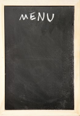 Menü başlığı ile Tebeşir tahtaya yazılan