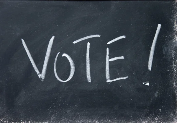 Abstimmungstitel mit Kreide auf Tafel geschrieben — Stockfoto