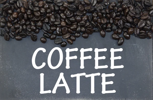 커피 콩 및 칠판 — 스톡 사진