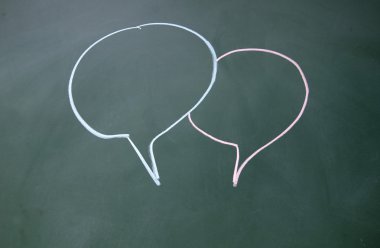 sohbet simgesi ile Tebeşir tahtaya çizilen