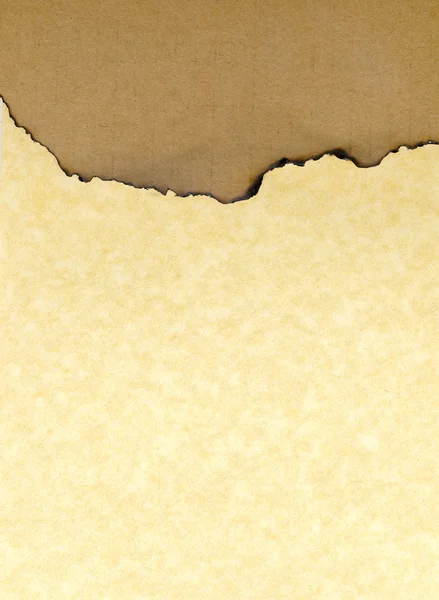 Пакувальна дошка для спалювання та жовтий паперовий фон — стокове фото