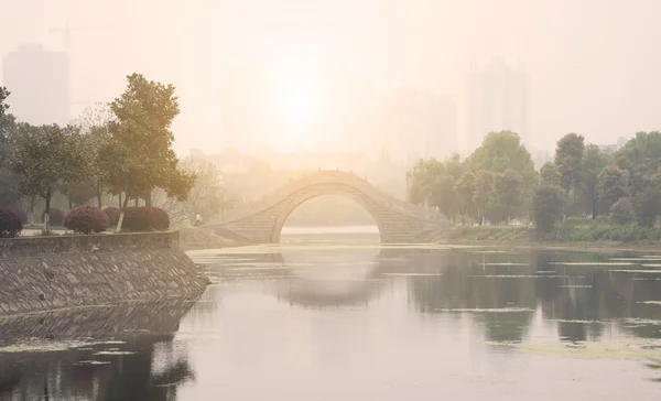 Parque de la ciudad de mañana en China —  Fotos de Stock