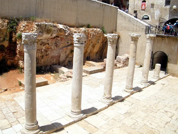 Jérusalem colonnes romaines dans le quartier juif 2010 — Photo