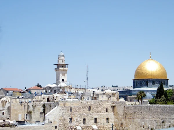 Mezquita de la Roca de Jerusalén y minarete de Ghawanima 2010 — Foto de Stock