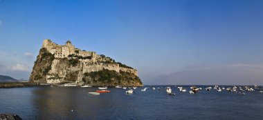Büyük peyzaj Aragonca Kalesi (Ischia Adası İtalya)
