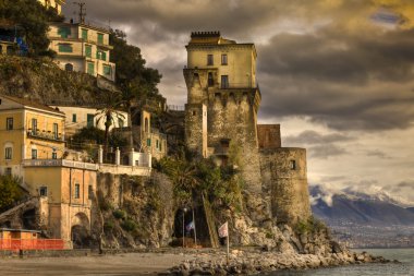 cetara balıkçı köyü amalfi coast, kulenin