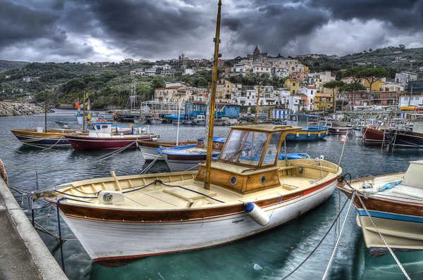 Massa lubrense, Italiaanse visserij village.sorrento schiereiland — Stockfoto