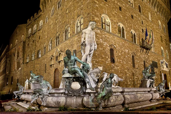 Fuente Neptuno de noche: Florencia Italia —  Fotos de Stock