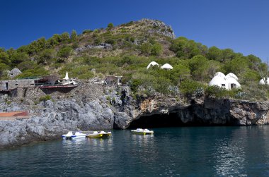 Mağara aslanı, dino Adası, praia bir kısrak, cs, İtalya