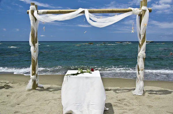 Isch adada citara sahilde düğün için ayarlama — Stok fotoğraf