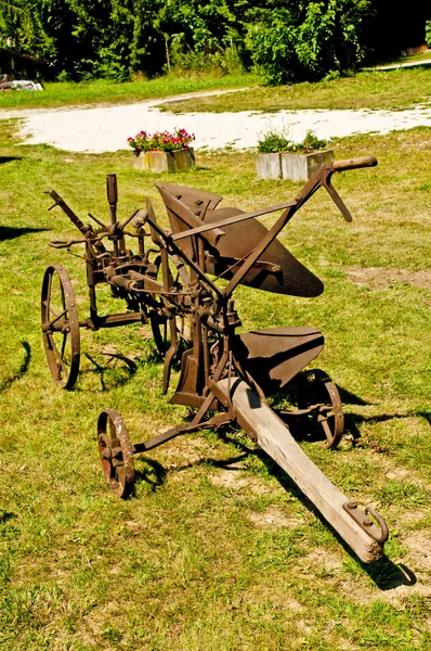 Antika jordbruket maskin plog — Stockfoto