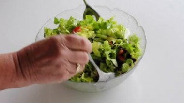 salata karıştırma