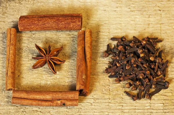 Star anise and cloves — Stock Photo, Image