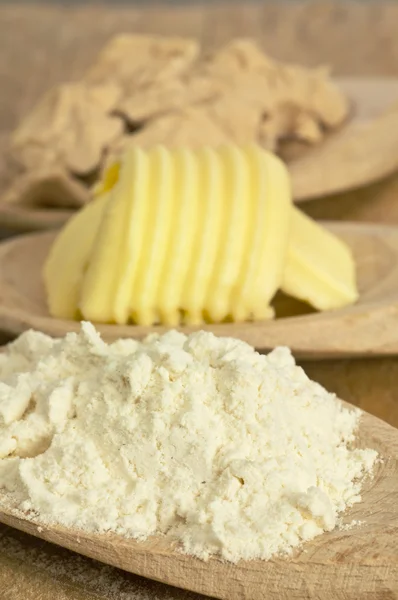 Baking ingredients butter, yeast and meal — Stock Photo, Image