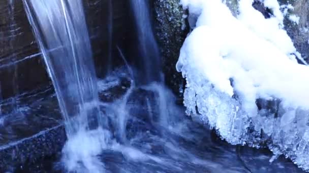 Ghiaccio in una cascata — Video Stock