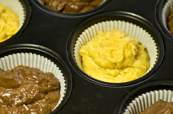 Muffins crus dans un plateau — Photo