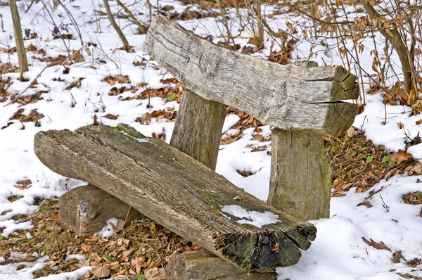 Banc de parc dans la neige — Photo