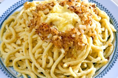 Alman allgaeu, peynirli erişte