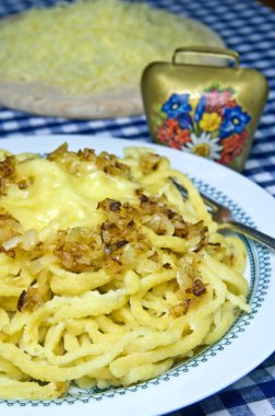 Alman allgaeu, peynirli erişte