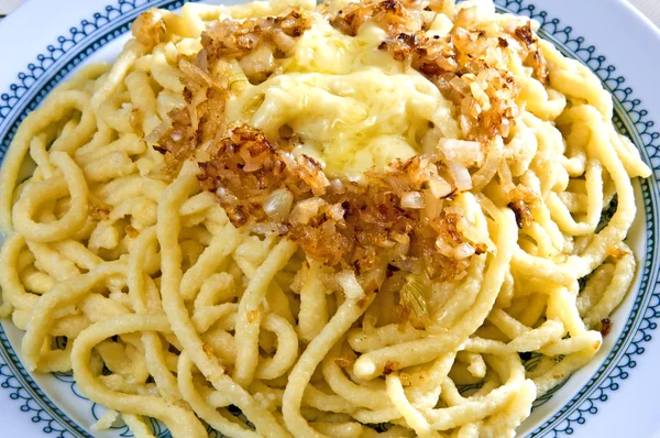 Alman allgaeu, peynirli erişte