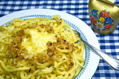 Alman allgaeu, peynirli erişte