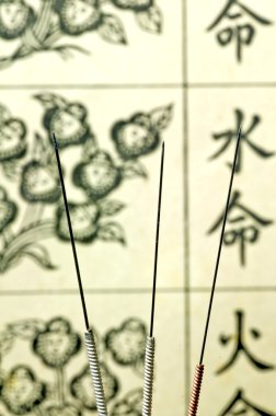 akupunktur iğneleri ve moxibustion