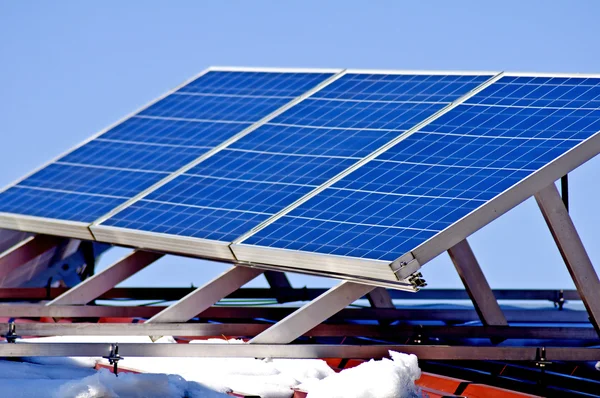 冬の太陽電池パネル — ストック写真