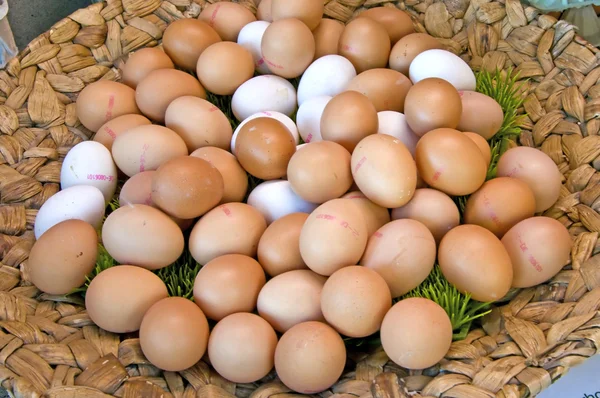 Eieren op een straat te koop — Stockfoto