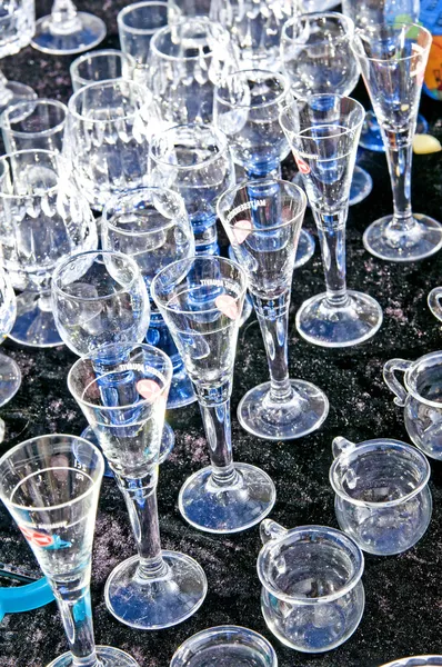 Bric-a-brac market with wine glasses — Stock Photo, Image