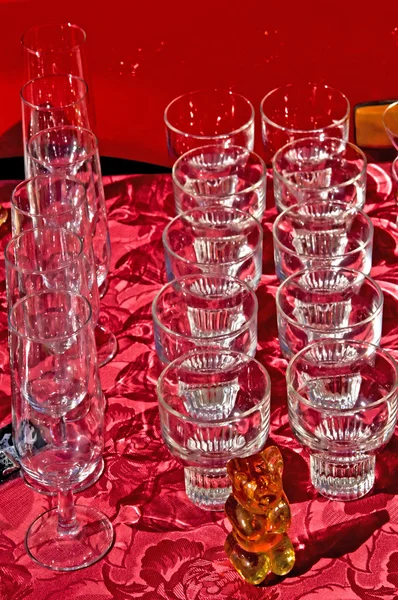 Bric-a-brac market with wine glasses — Stock Photo, Image