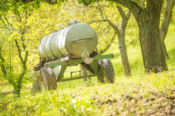 Vehículo cisterna de agua para vacas — Foto de Stock