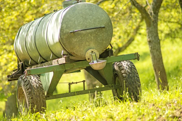 牛のための水タンク車 — ストック写真