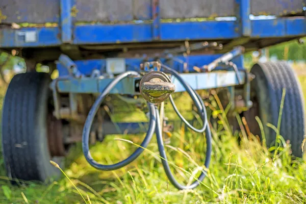 Old trailer hidden in the grass — Stock Photo, Image