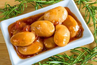 meze beyaz fasulye domates sos ile