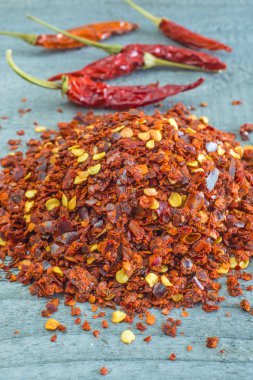 biber tozu ve meyveler