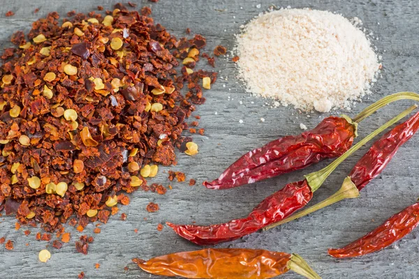 Chilipulver, frukter och chili salt — Stockfoto