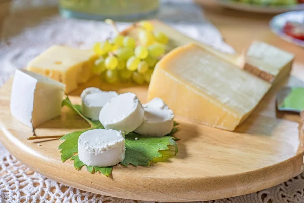 Cheese plate — Stock Photo, Image