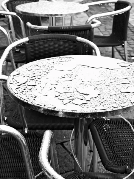 Beer garden in rain — Stock Photo, Image