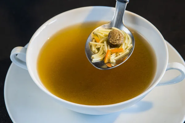 Sup mengangguk dengan bola daging sapi — Stok Foto