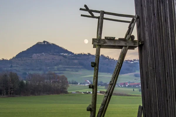 Mond und eine hochgezogene Blende — Stockfoto