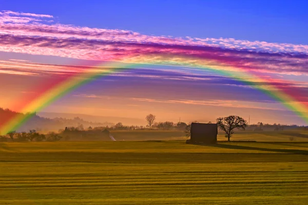 Puesta de sol con arco iris —  Fotos de Stock